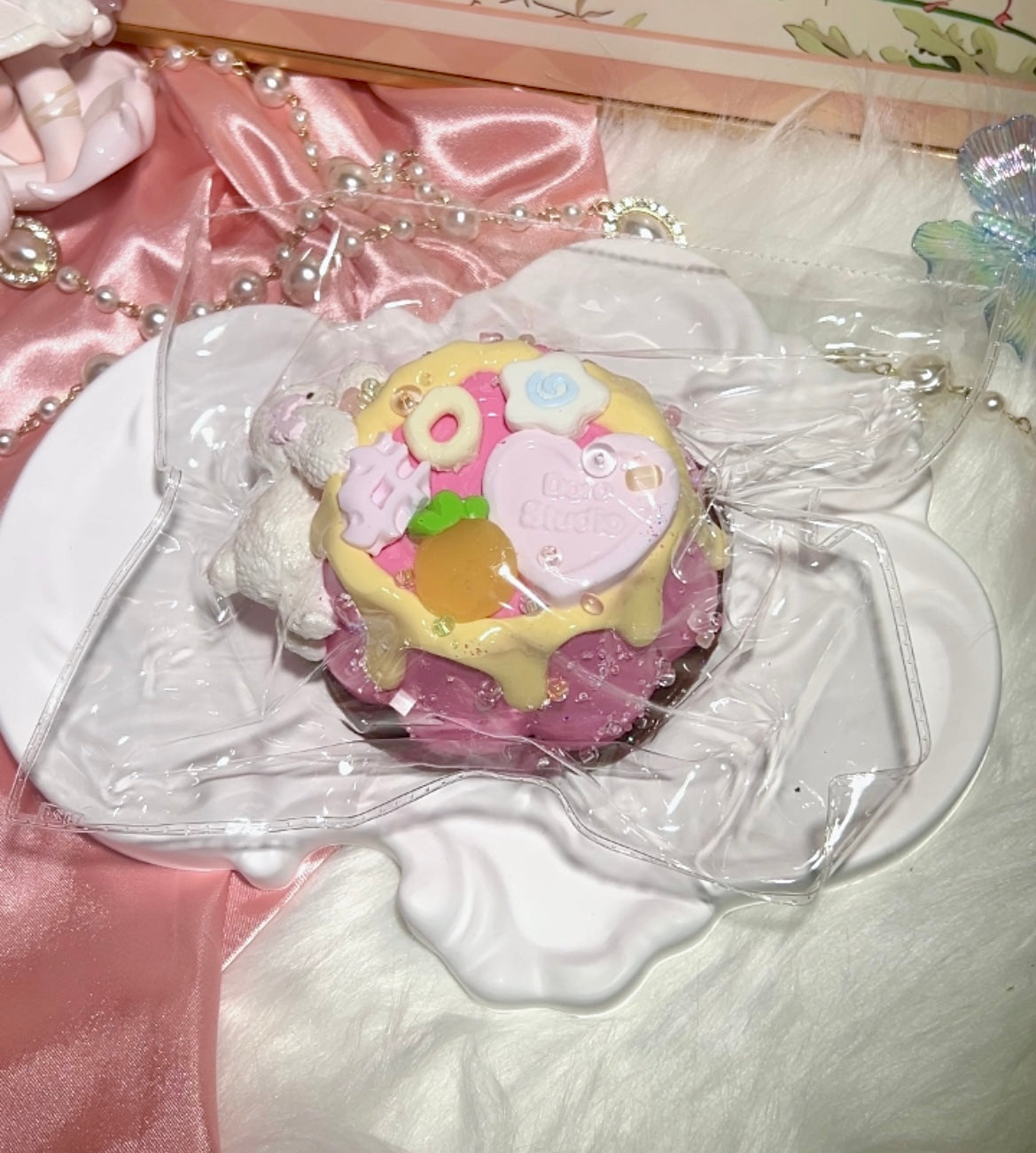 【DORO】【Doro】ぺたんこウサギソースプリン スクイーズ｜バタークリーム質感｜Squishy Toy｜Yellow×Pink