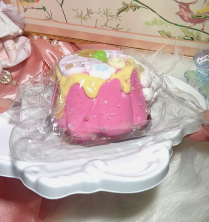 【DORO】【Doro】ぺたんこウサギソースプリン スクイーズ｜バタークリーム質感｜Squishy Toy｜Yellow×Pink