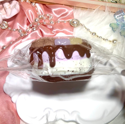 【DORO】くまソース丸ケーキ スクイーズ｜バタークリーム感｜もちもち触感｜Purple