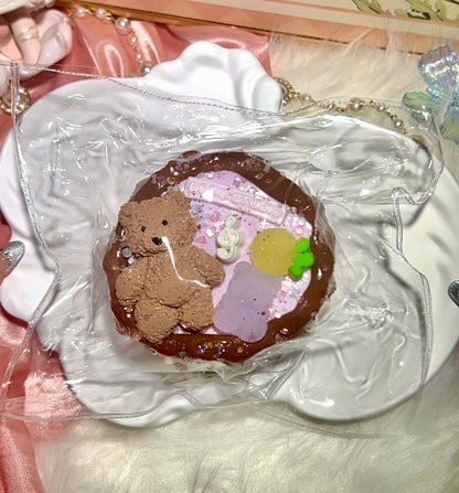 【DORO】くまソース丸ケーキ スクイーズ｜バタークリーム感｜もちもち触感｜Purple